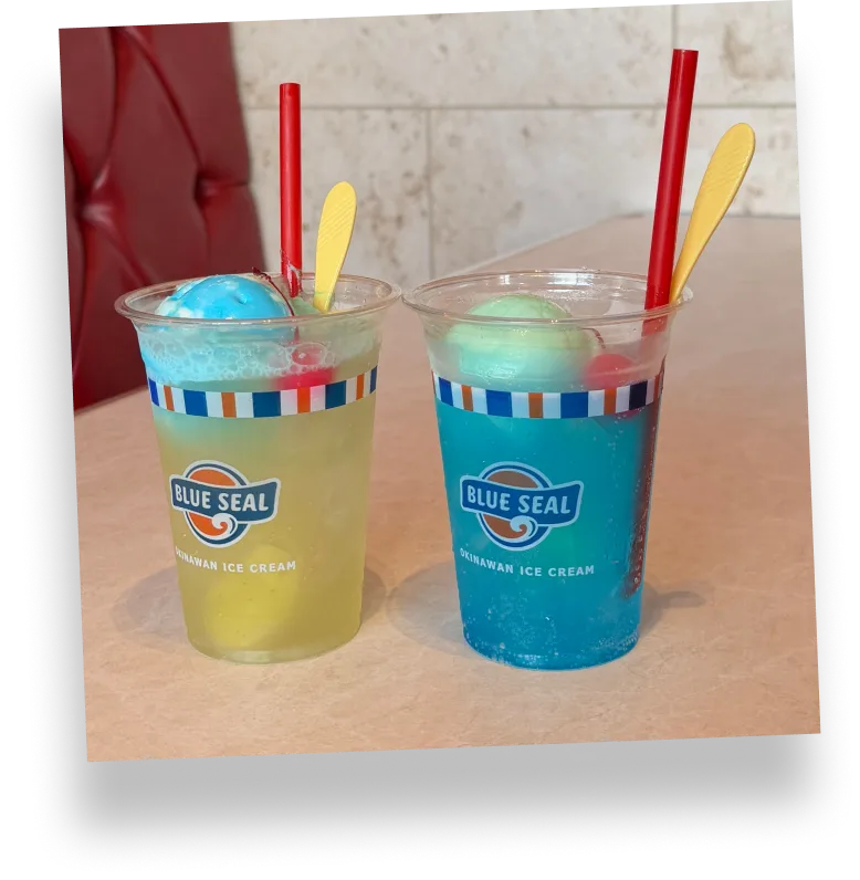 BLUE SEALのアイスクリームを浮かべたドリンク
