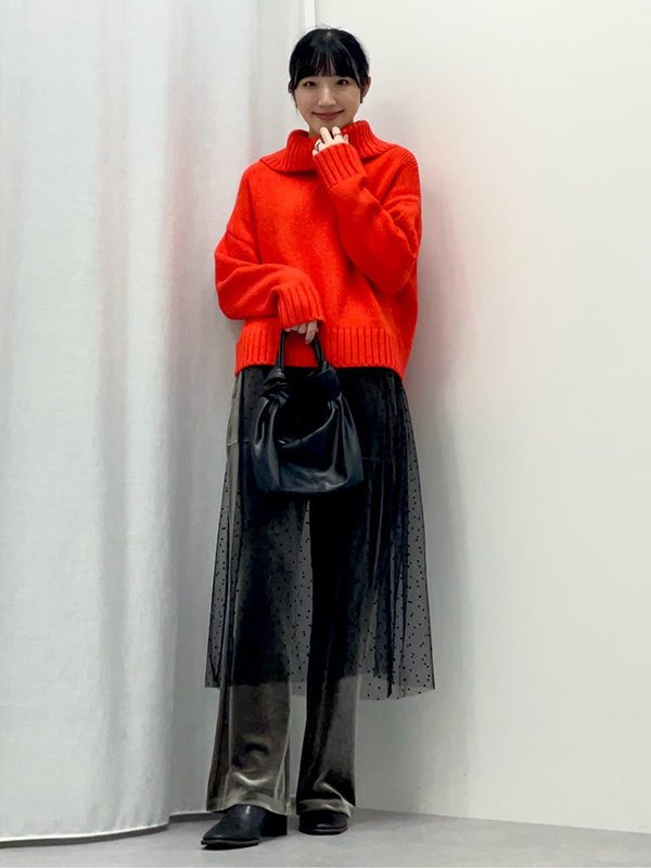 無条件にかわいいレッドニットのデニムスタイル | 冬服 レディース