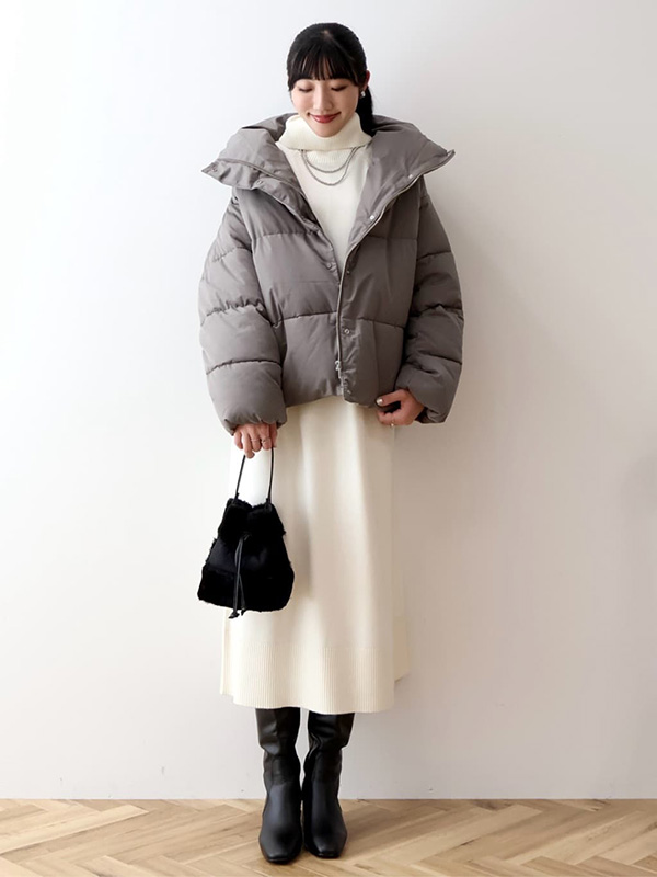 カジュアルなデートコーデにぴったりな存在感あるファーコート | 冬服 レディース