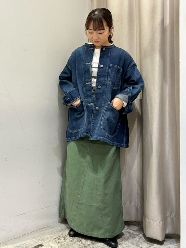 異素材とロング丈で洗練見えするトレンチコートのカジュアルコーデ | 14度 服装