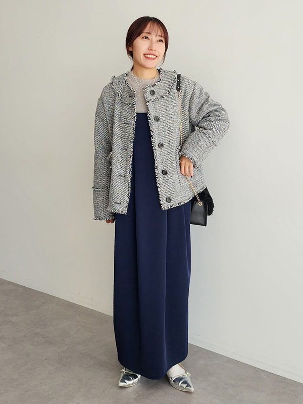 ミリタリーアウター×ガーリースカートの大人甘辛コーデ | 14度 服装