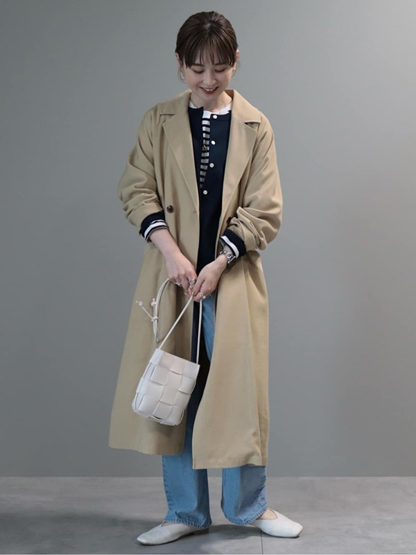 女性らしいシルエットでデイリーに馴染むマウンテンパーカースタイル | 14度 服装