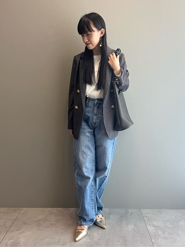 フェミニンな着こなしにフィットするファー付きマウンテンパーカー | 14度 服装