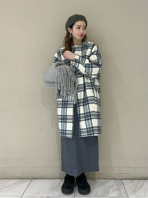 リラクシーなニットワンピをムートンジャケットで都会的に味付け | 14度 服装