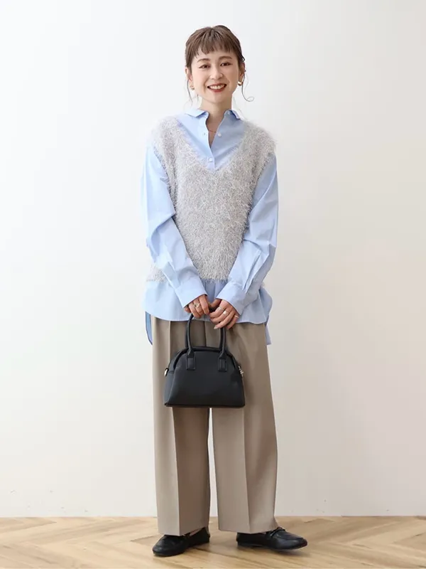 ガーリースカートをこなれた着こなしへ導くシンプルロンTコーデ | 17度 服装