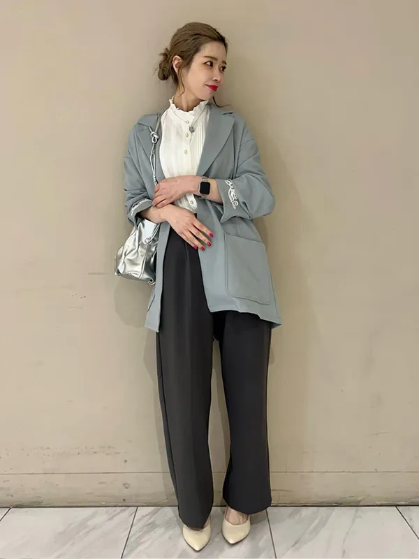 シャツ×ベストのレイヤードは今っぽいサイジングで洒落感アップ | 17度 服装