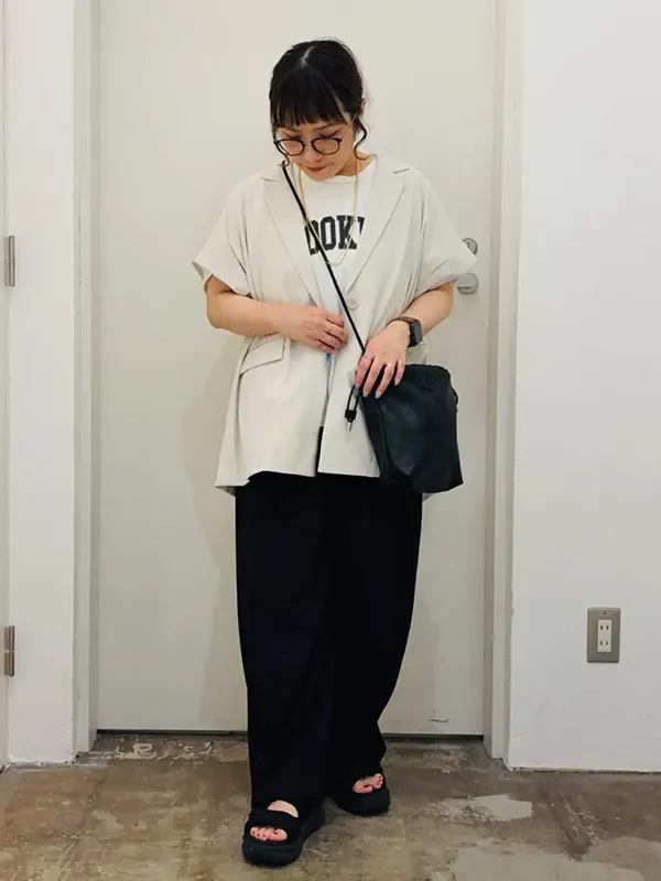 ラフなコーデがグンとこなれマルチな機能で頼れるフレンチスリーブジャケット | 気温28度の服装