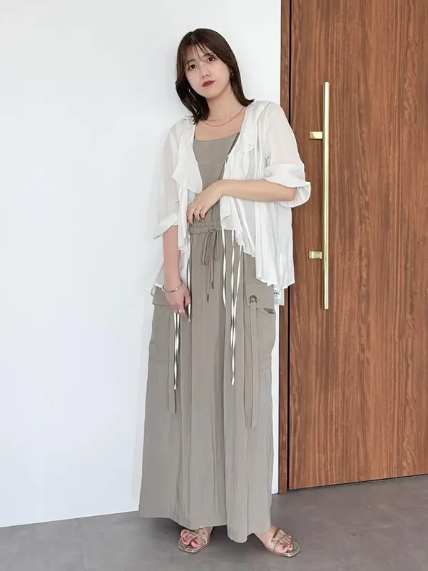 高機能で風通しの良い快適な大人モードワンピースのきれいめ甘コーデ | 気温28度の服装