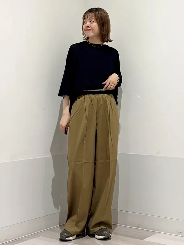 子どもとアクティブに動く日も快適&きれい見えする接触冷感ニット×秋色ワイドパンツ | 気温32度 服装