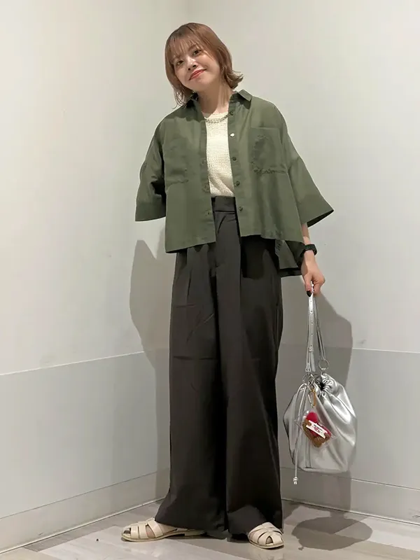 【ボトムス】さらっとした肌触りで軽やかな「ワイドパンツ」 | 気温32度 服装