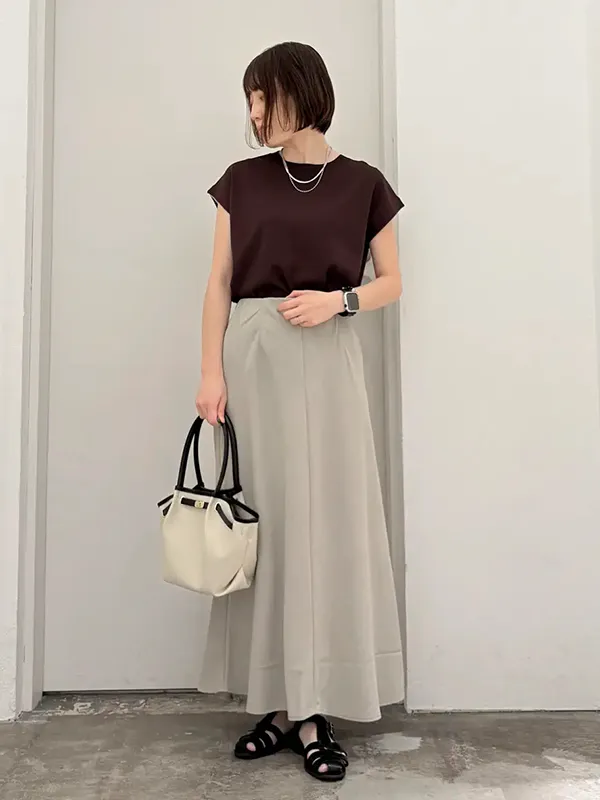 ③「きれいめ小物」で大人感をプラスする | Tシャツ コーデ